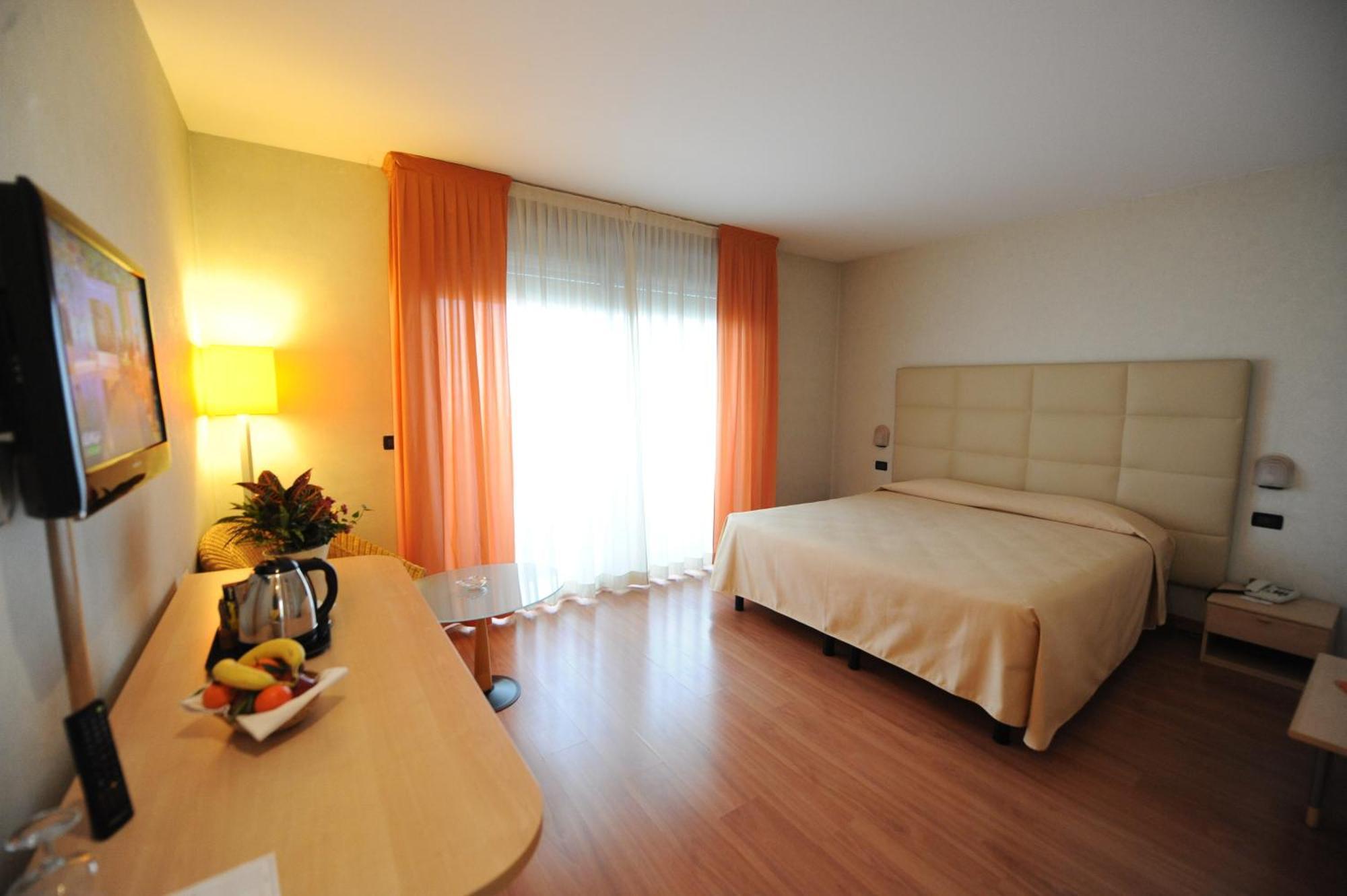 Hotel Donatello Imola Dış mekan fotoğraf